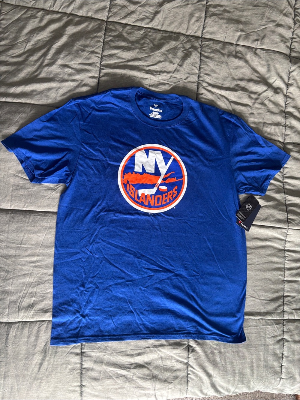 NWT Fanatics New York Islanders Royal Blue Logo Short Sleeve Tee